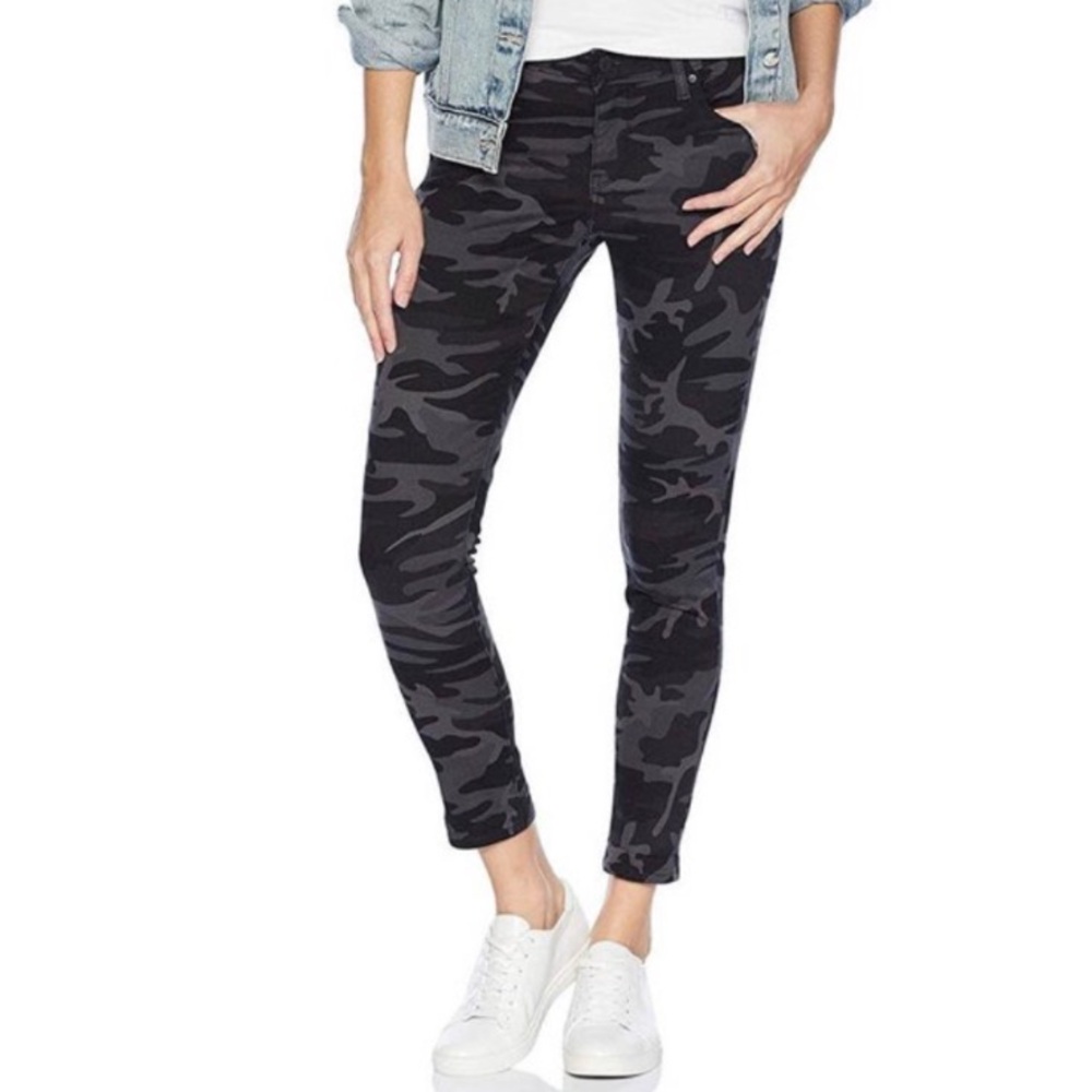 Levi’s 711 Skinny Jeans